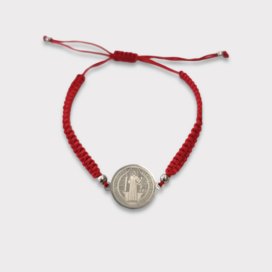 Pulsera roja san benito plateada