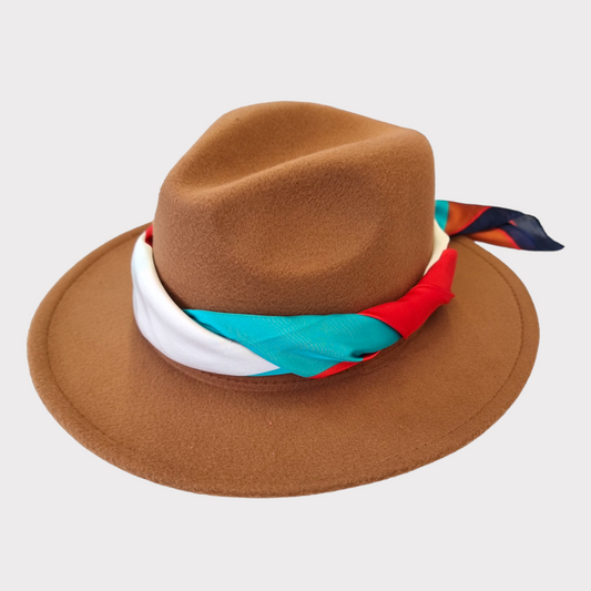 Sombrero ajustable con pañuelo de seda